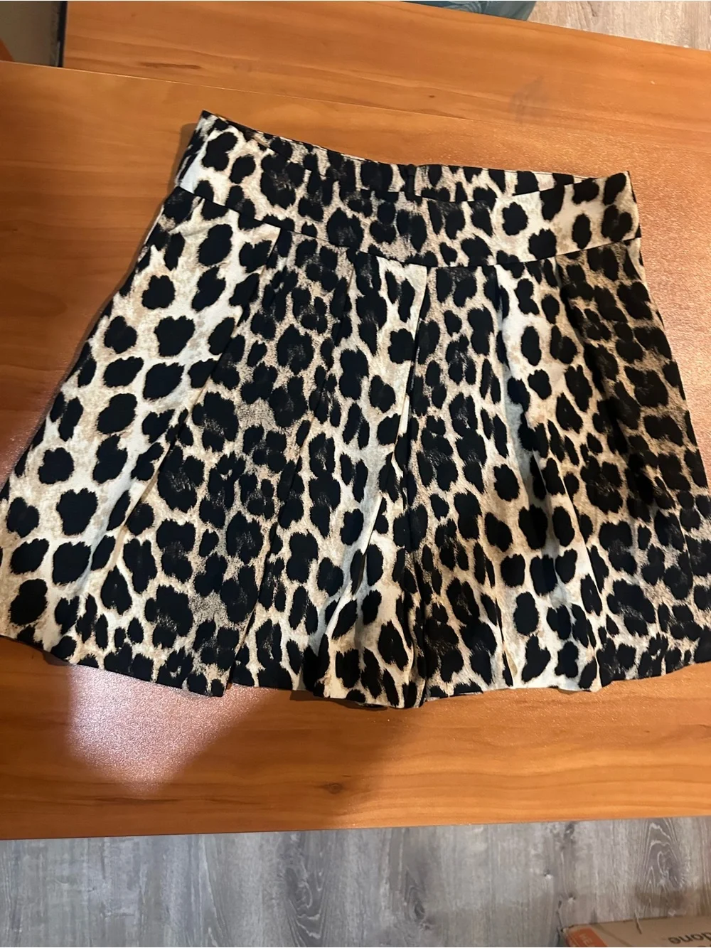 Zara Women’s Leopard Print Pleated Shorts Size L High Waist Flowy Animal Print